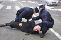 Symulacja interwencji przeprowadzana przez słuchaczy Szkoły Policji w Katowicach