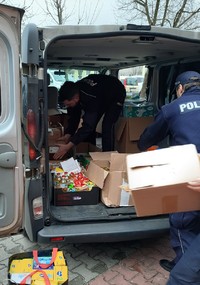 Rzeczy zebrane przez Szkołę Policji w Katowicach dla potrzebujących